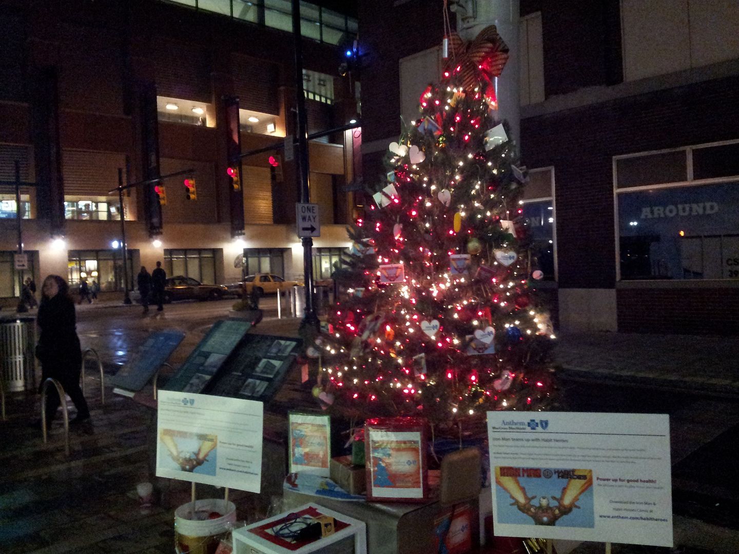 Christmastime Moments in Downtown Indy « Midlife Crisis Crossover!